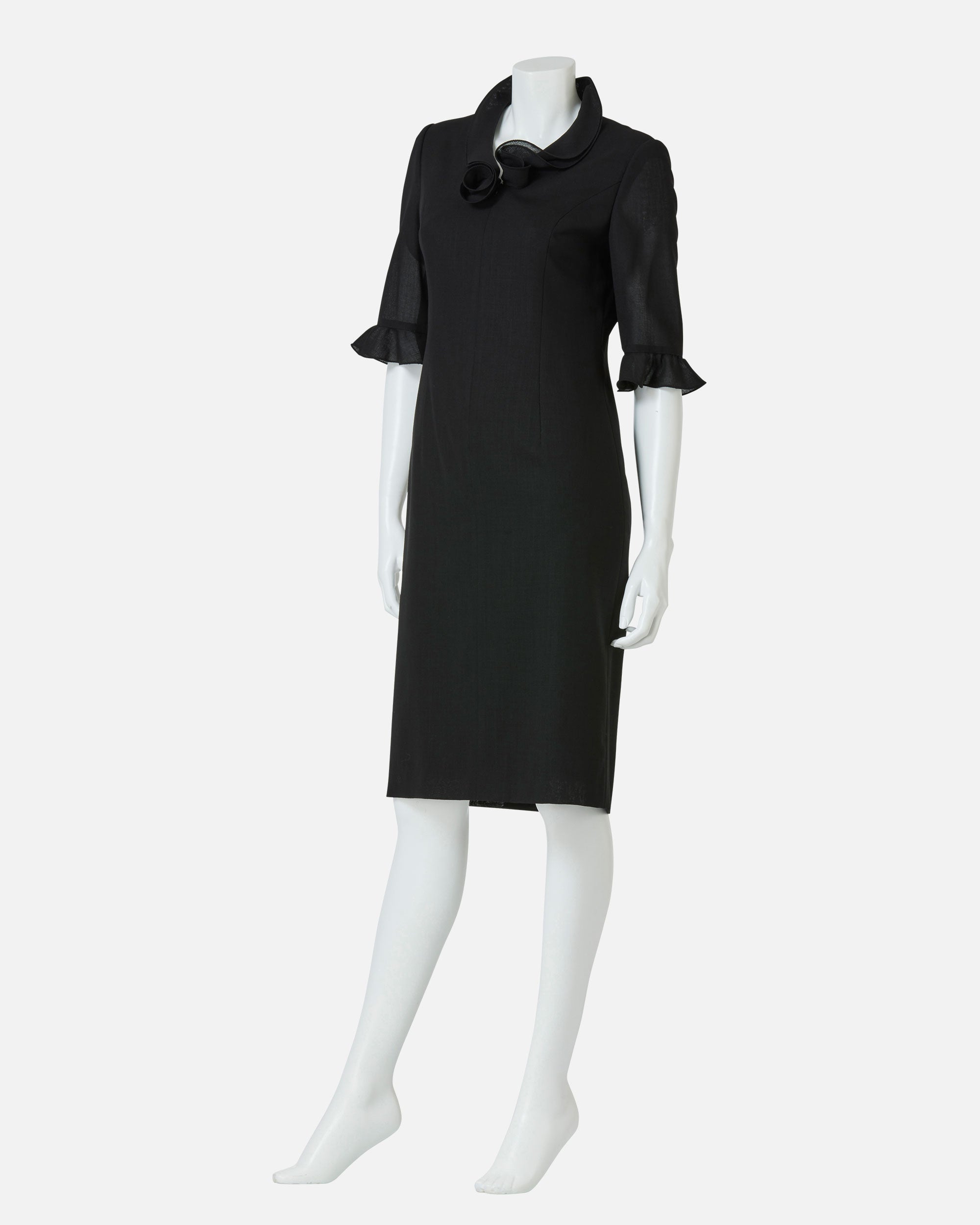프릴 컬러 슬리브 블랙 원피스 / Black Dress with Frill on Collar and Sleeve Hem
