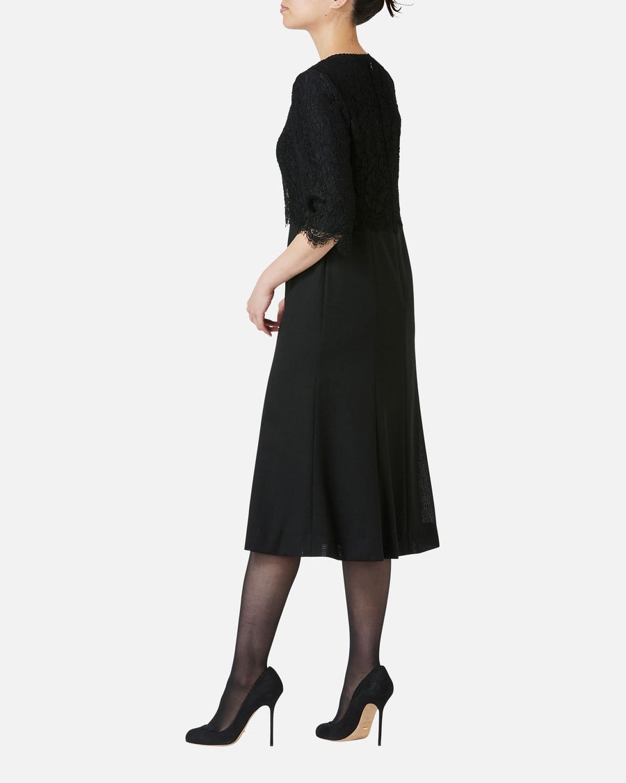 리버 레이스 × 플레어 스커트 블랙 원피스 / Flare Black Dress with Leavers Lace