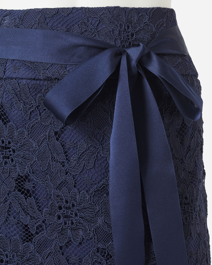 러셀 레이스 타이트 스커트 / Raschel Lace Straight Skirt