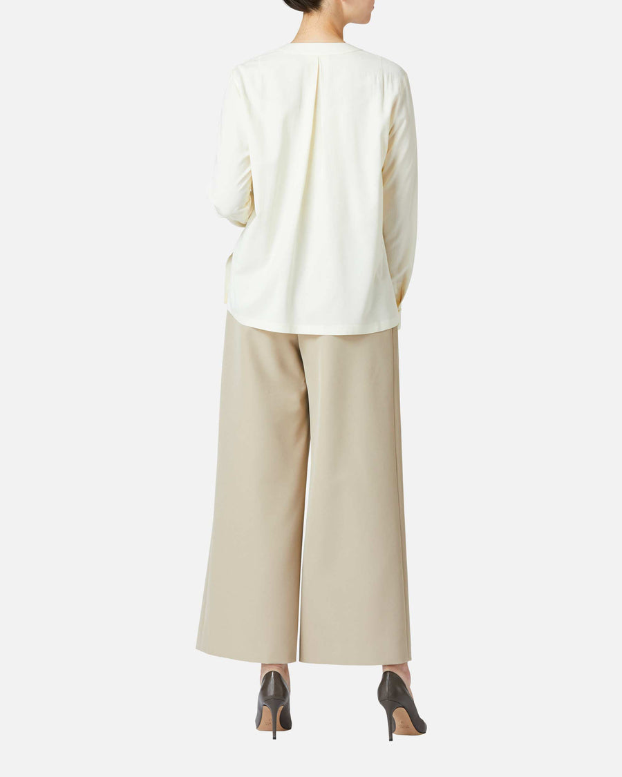 라운드 넥 택 블라우스 / Round Neck Pleated Blouse