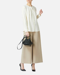 라운드 넥 택 블라우스 / Round Neck Pleated Blouse