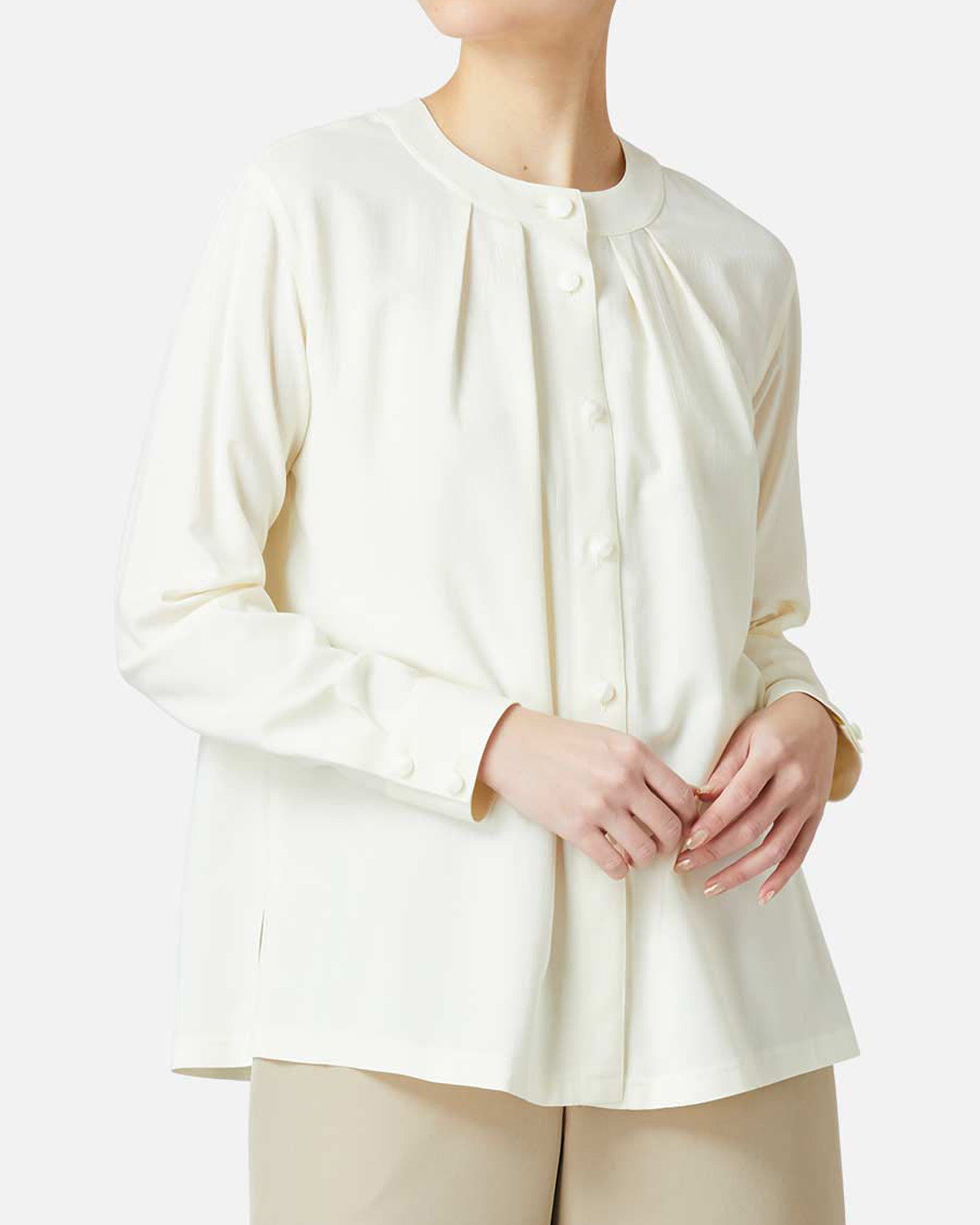 라운드 넥 택 블라우스 / Round Neck Pleated Blouse