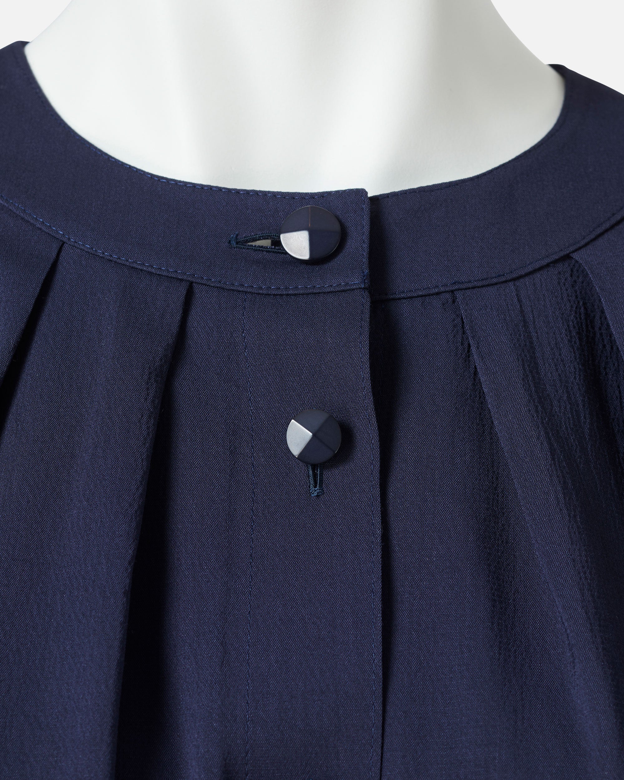 라운드 넥 택 블라우스 / Round Neck Pleated Blouse