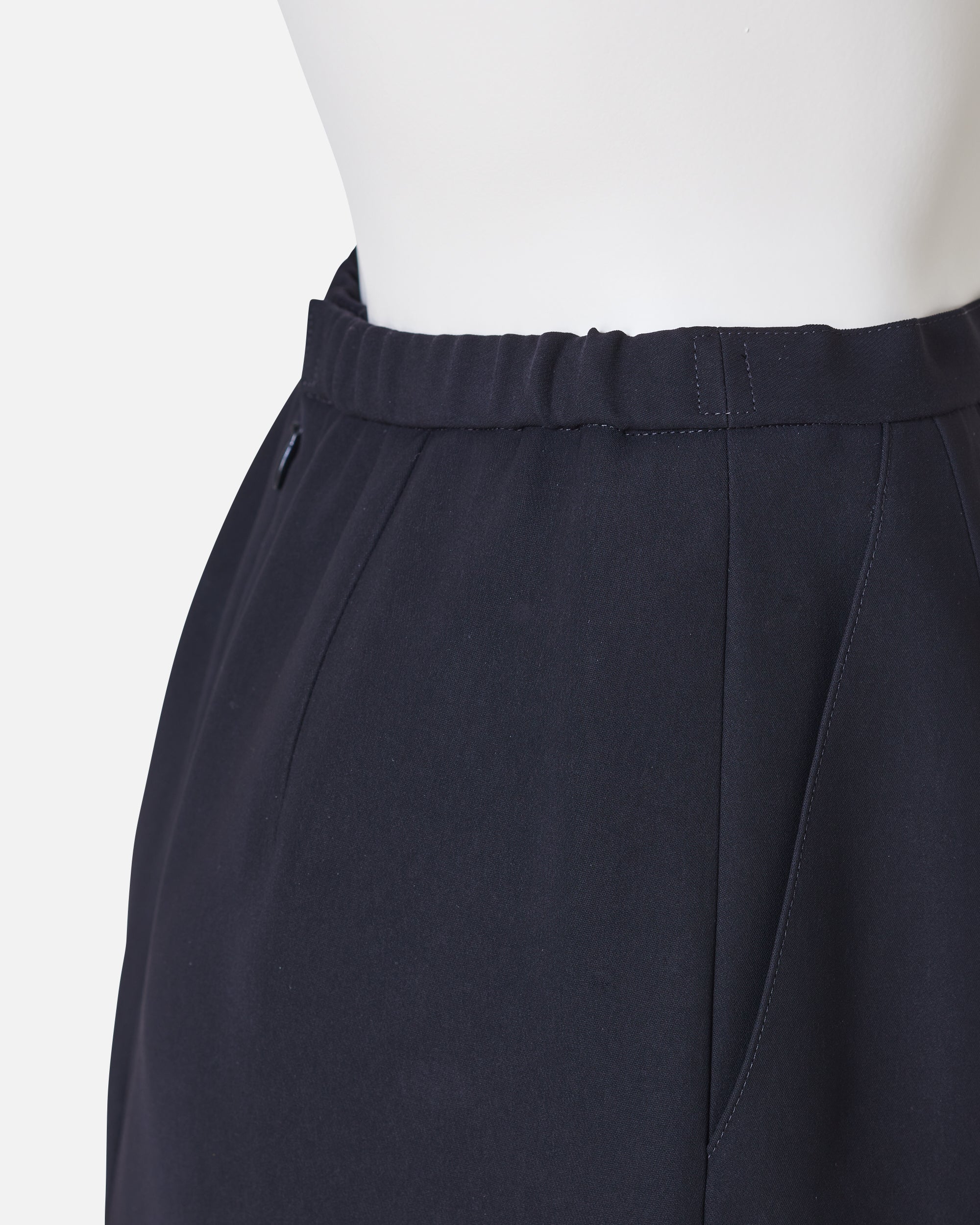 블랙 스커트 / Straight Black Skirt