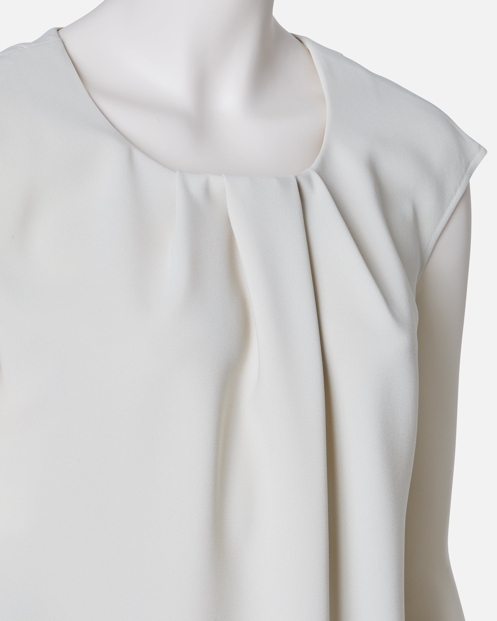 탁 블라우스 / Pleat-Neck Blouse