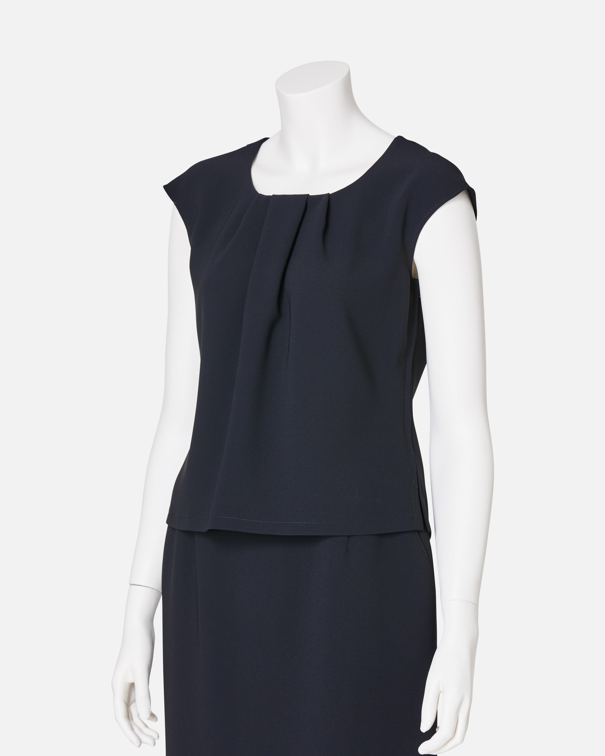 탁 블라우스 / Pleat-Neck Blouse